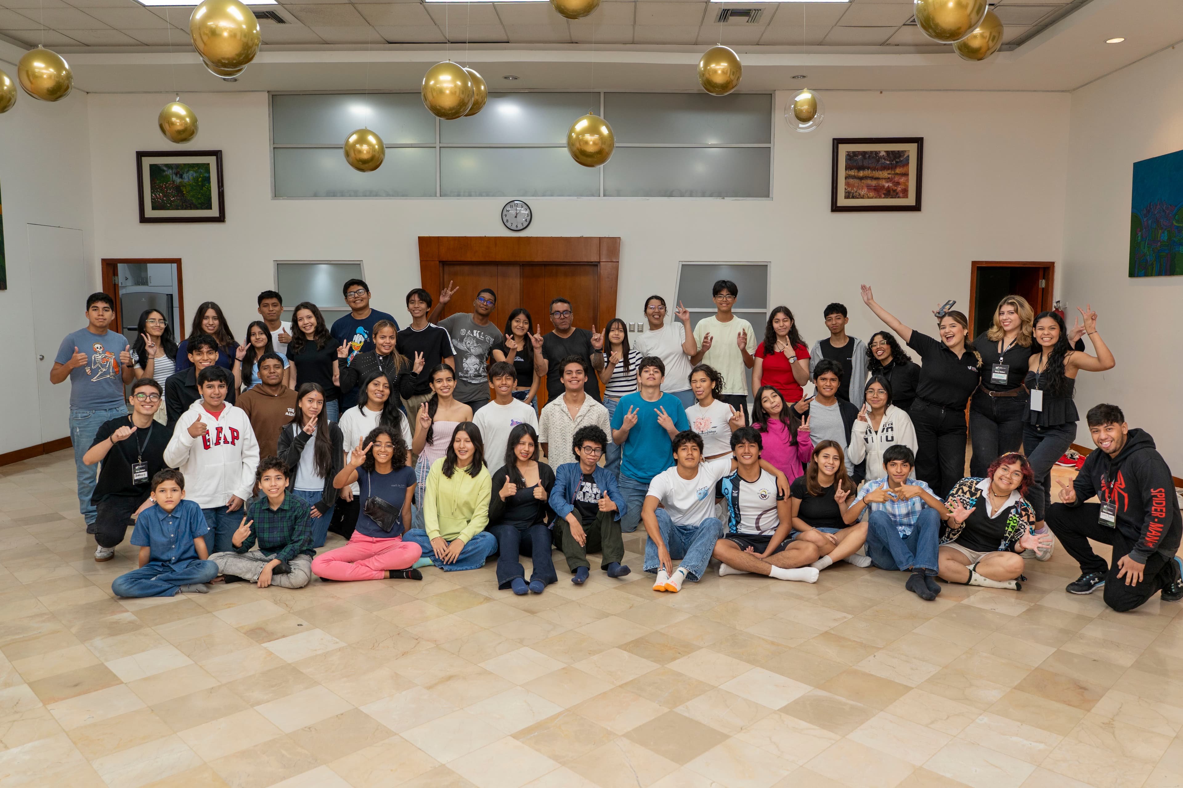 48 becarios se graduaron en 2025